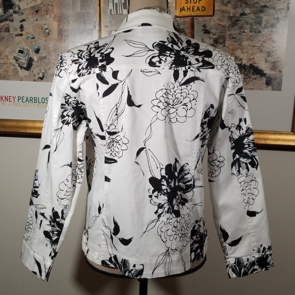 Erin London floral pattern buttons down jacket. S - Picture 4 of 8